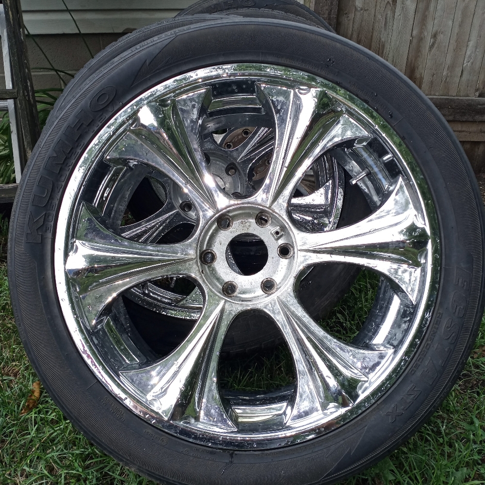 23 in. Chrome rims with threads